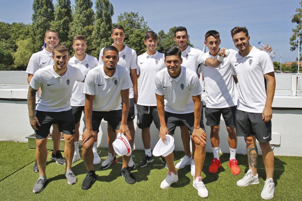 Los guajes, en la Feria:Cerro, Joel, Cristian y (detrás) Juan, Méndez, Pablo, Cordero, Dani Martín, Pedro y Traver. FOTO ARNALDO GARCIA 