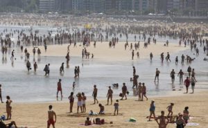 playa-calor-buen-tiempo-gijon-asturias-3-k1a-u60490769430frd-624x385el-comercio