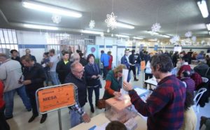 ambiente-colegios-electorales-20-u8058742039xxc-u8059959047xyh-624x385el-comercio-elcomercio
